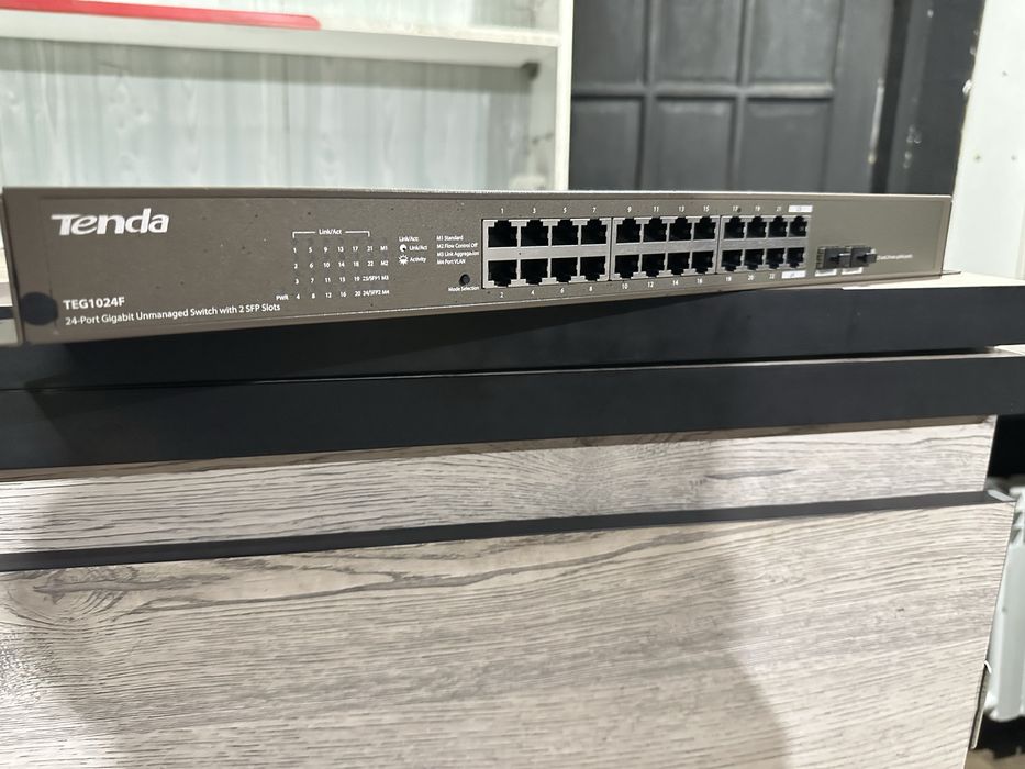 Коммутатор/свич 24 порта