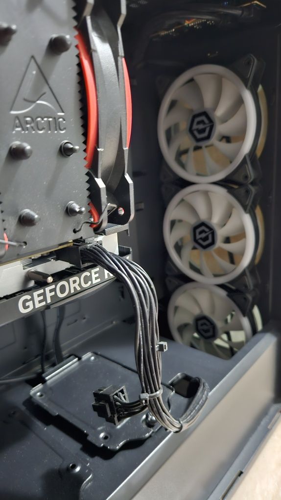Vand PC de gaming  - nu accept schimburi