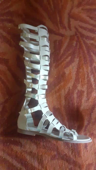 Продам босоножки