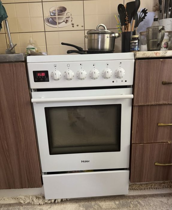 Продам духовку Haier