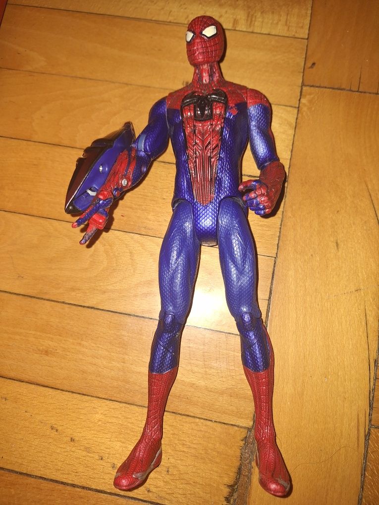 figurina Spiderman Marvel Hasbro cu sunete si lumini