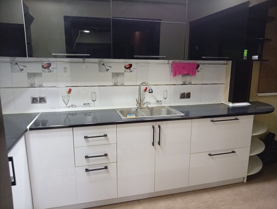 Срочно продаю большую квартиру Можно под нежилое