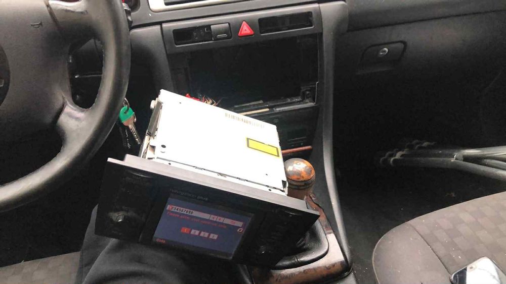 Продавам мултимедия за ауди а6 тип комби