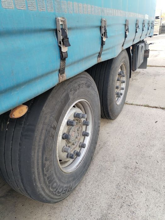 Semiremorci de vânzare.