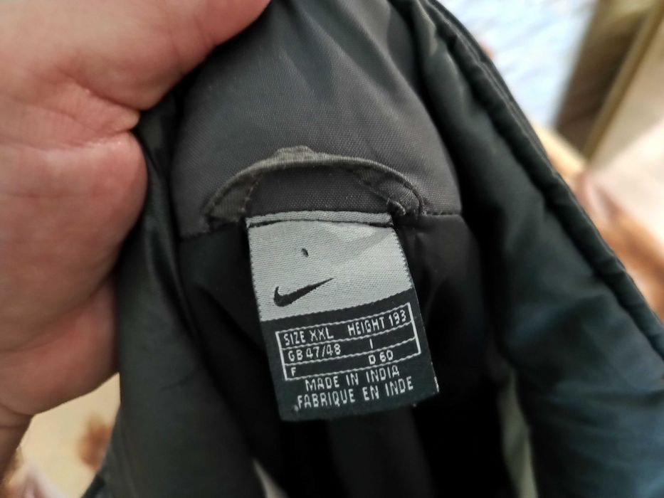 Продавам оригинално тъмно-сиво зимно яке Nike