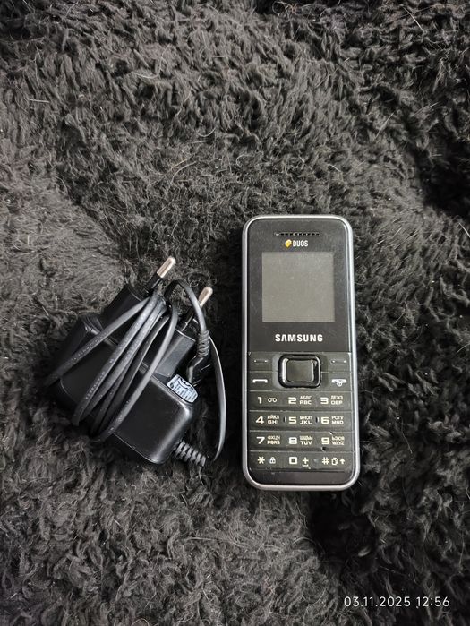 Мобильный телефон Samsung GT-E1182 и Keneksi K8