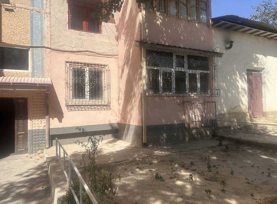 1чи каватда жойлашган квартира сотилади