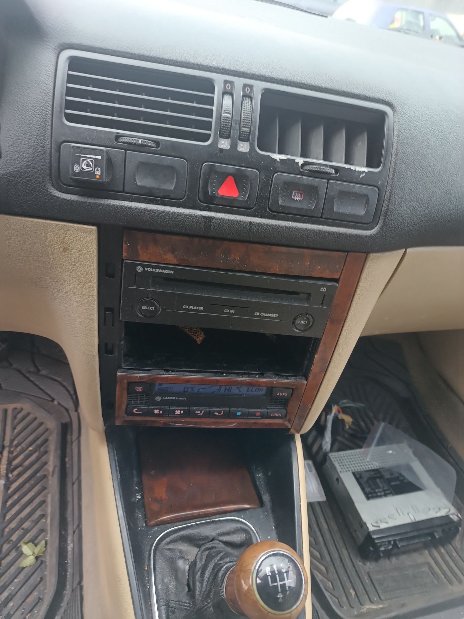 VW Bora Variant(1.6/16v/105kc/AZD)НА ЧАСТИ