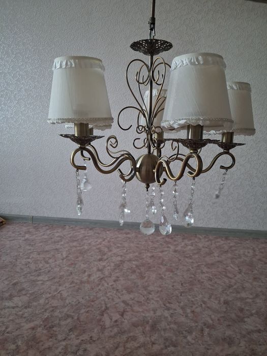 Продам люстры красивые