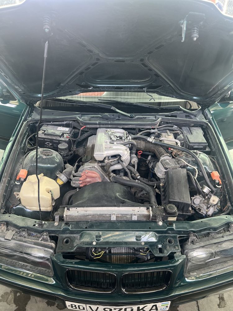 BMW E36 1,6 автомат сотилади
