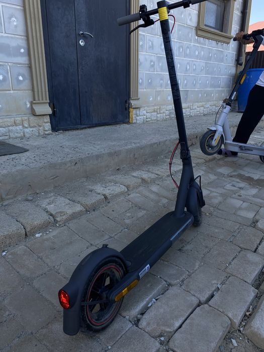 Самокат  Xiaomi Electric Scooter 4 Pro