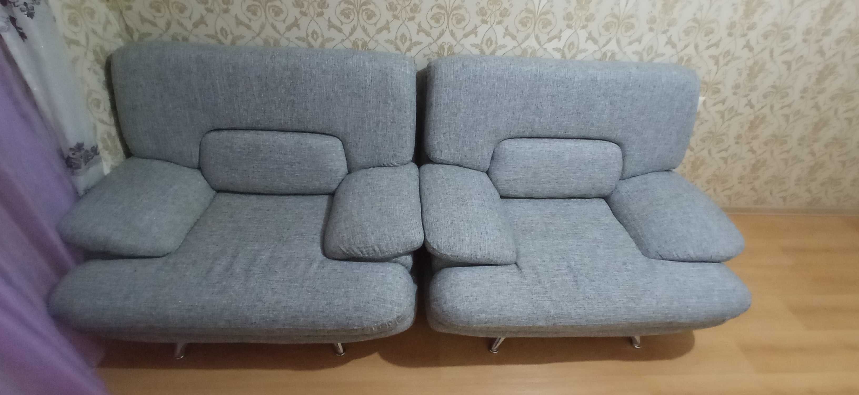 Два мягких кресла