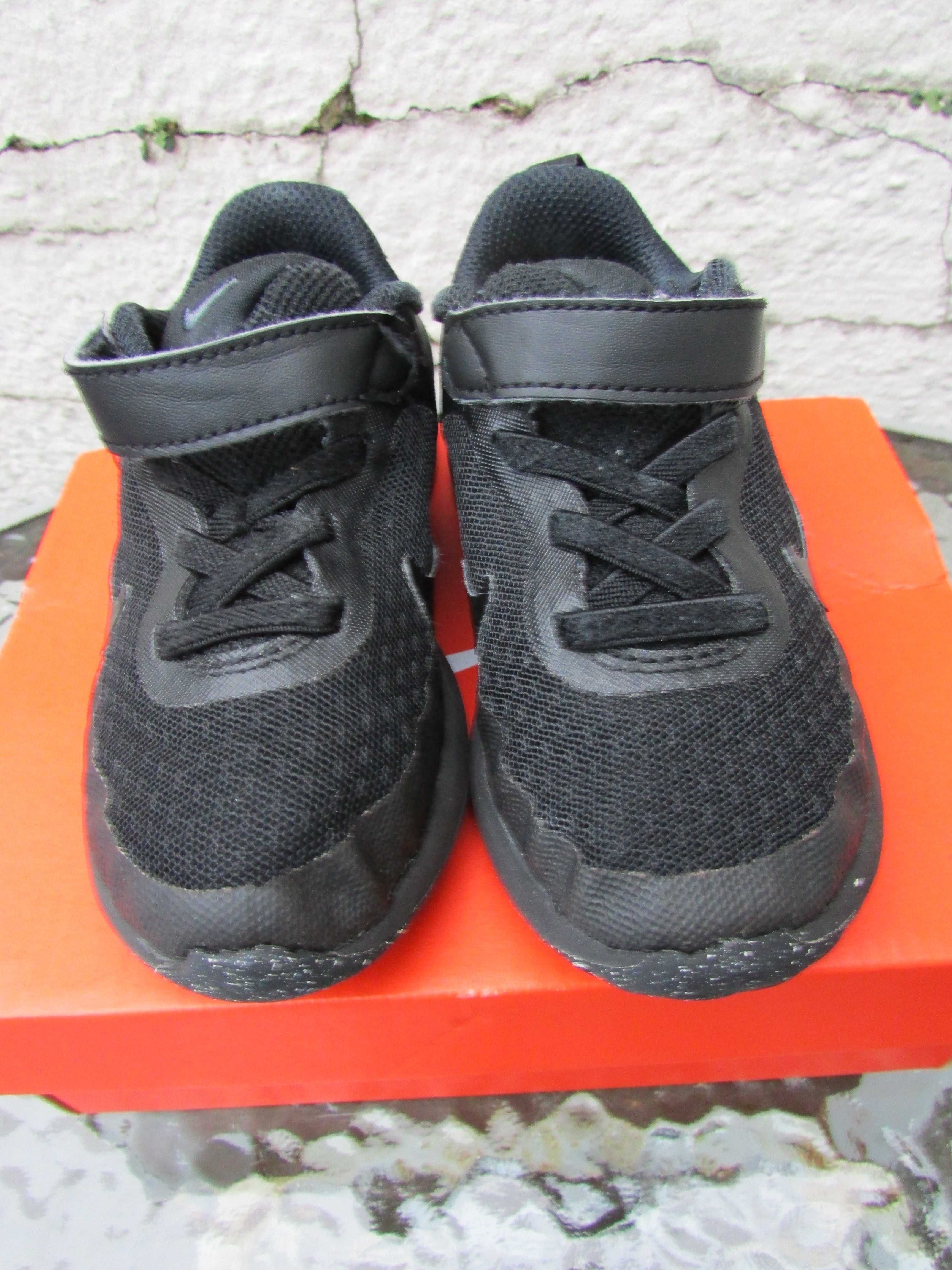 Детски маратонки Nike Revolution 7