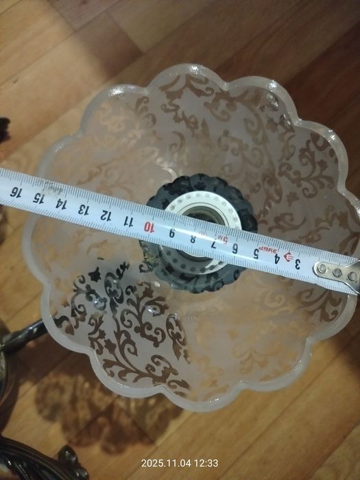 Продам люстру, пяти плафонную .