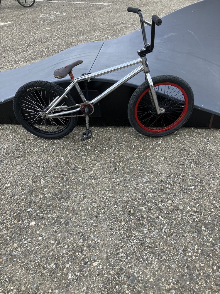 Vând bicicleta BMX Mafia Bike