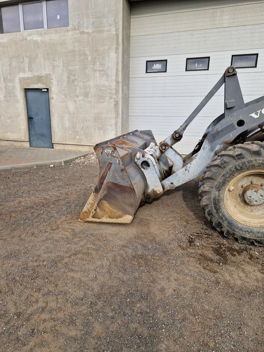 Încărcător frontal