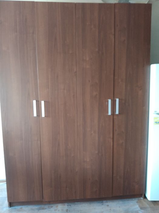 Продам шкаф плательный