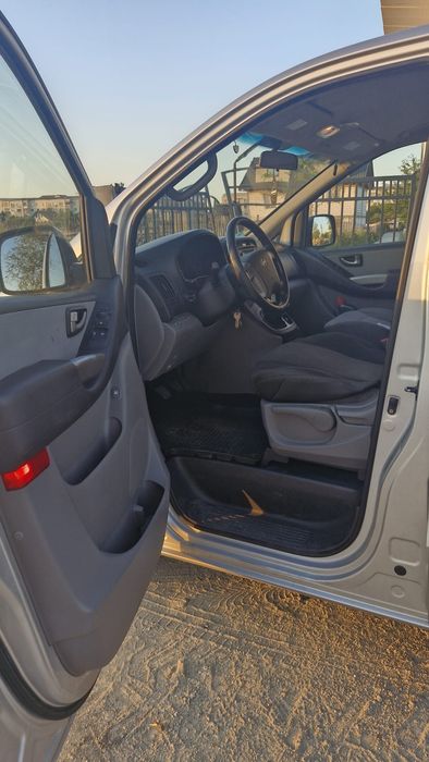 Vand Hyundai H1 7+1 locuri inmatriculat