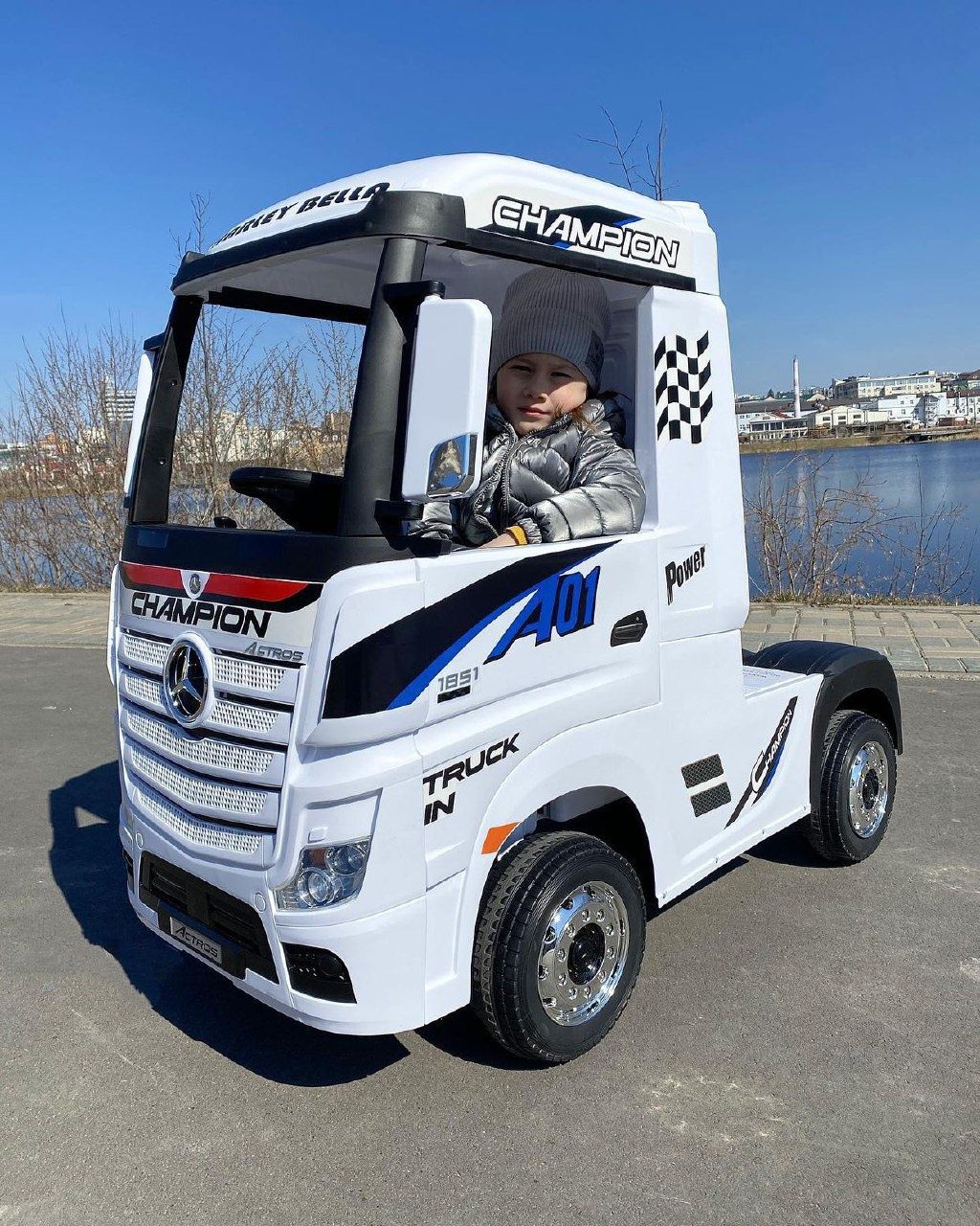 Электромобиль Mercedes-Benz Actros HL358 4WD новое в коробке!