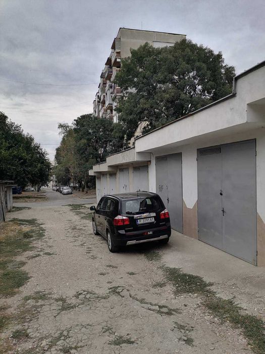 Дава се под наем Гараж / Паркомясто в Русе, Веждата - 18 кв.м за 86.7 € - Снимка #1