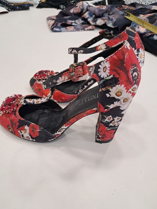 Sandale inflorate marimea 40