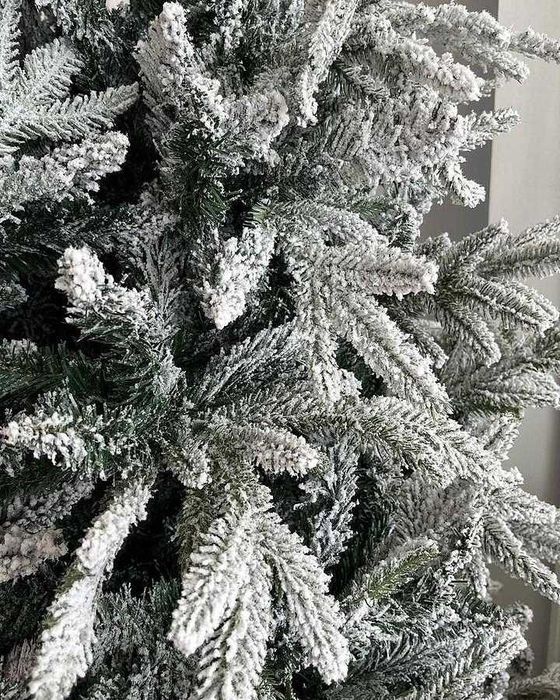 Изкуствена Коледна Елха с 2D и 3D клони, Поръсена със сняг