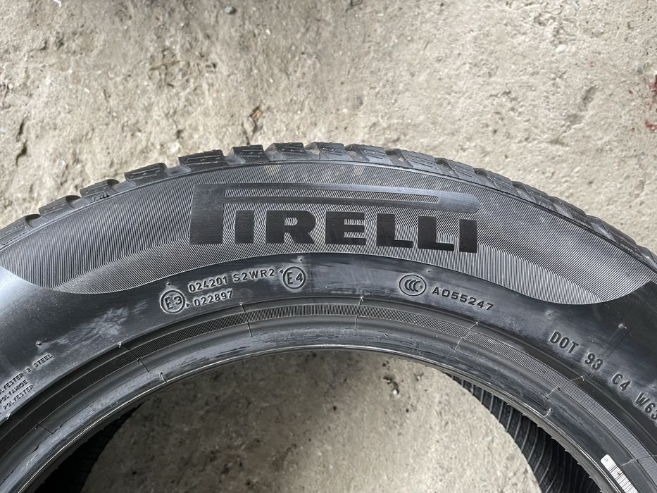 225/60R17 Pirelli SOTTOZERO 3 2 bucati