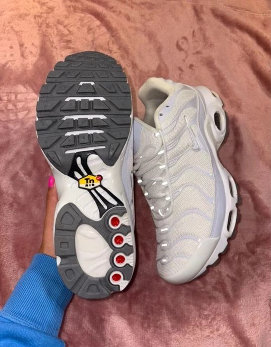 Pantofi 43 Nike Air Tn alb albi gri negru noi new nepurtati