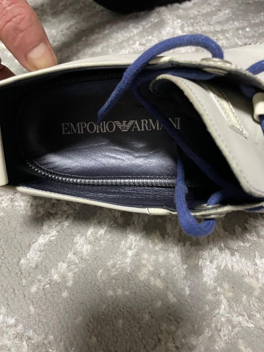 Pantofi sport albi lăcuiți