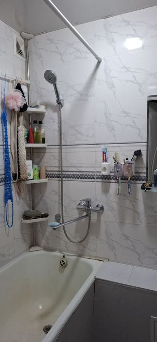 Srochna kvartira sotiladi