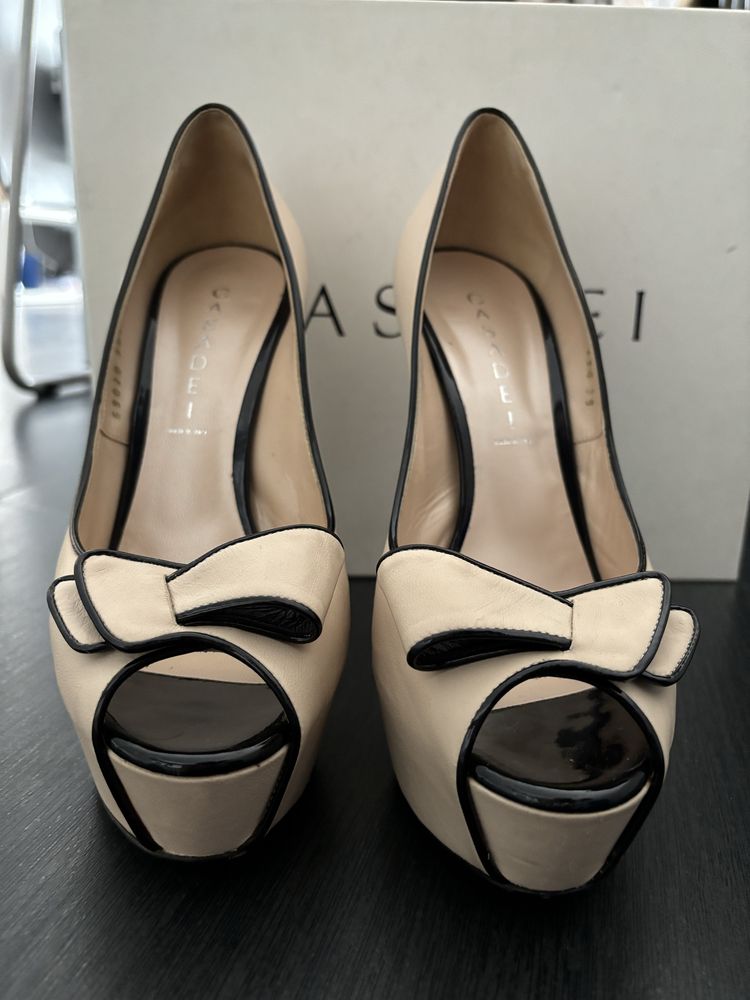 Обувки Casadei