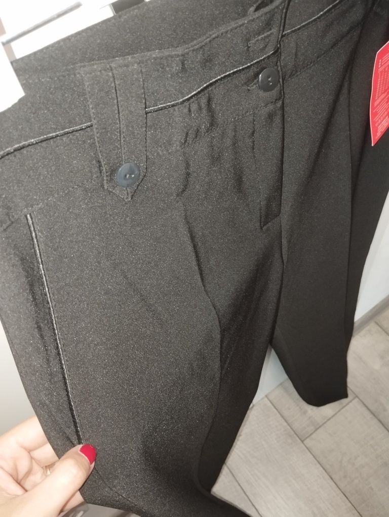 Pantaloni negri eleganți