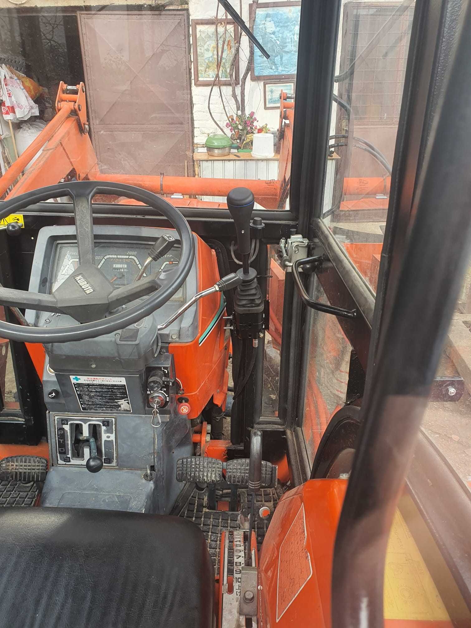 Tractor Kubota L1, 4x4