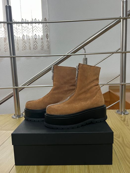 Bocanci piele întoarsă