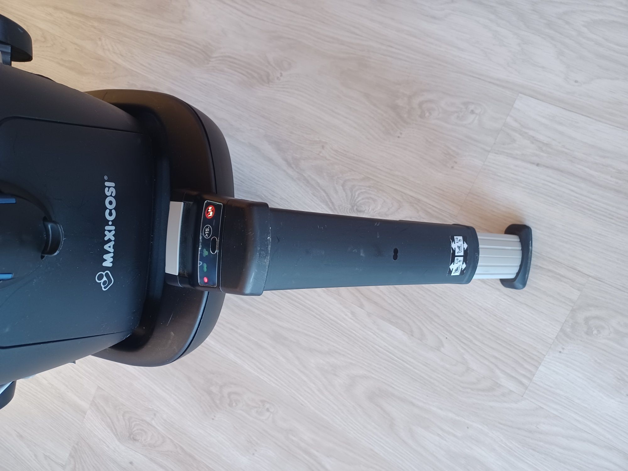 Maxi Cosi Pebble plus 0-12 кг. с Isofix база