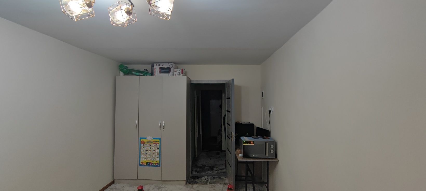 Srochno 1 xonali uy sotiladi