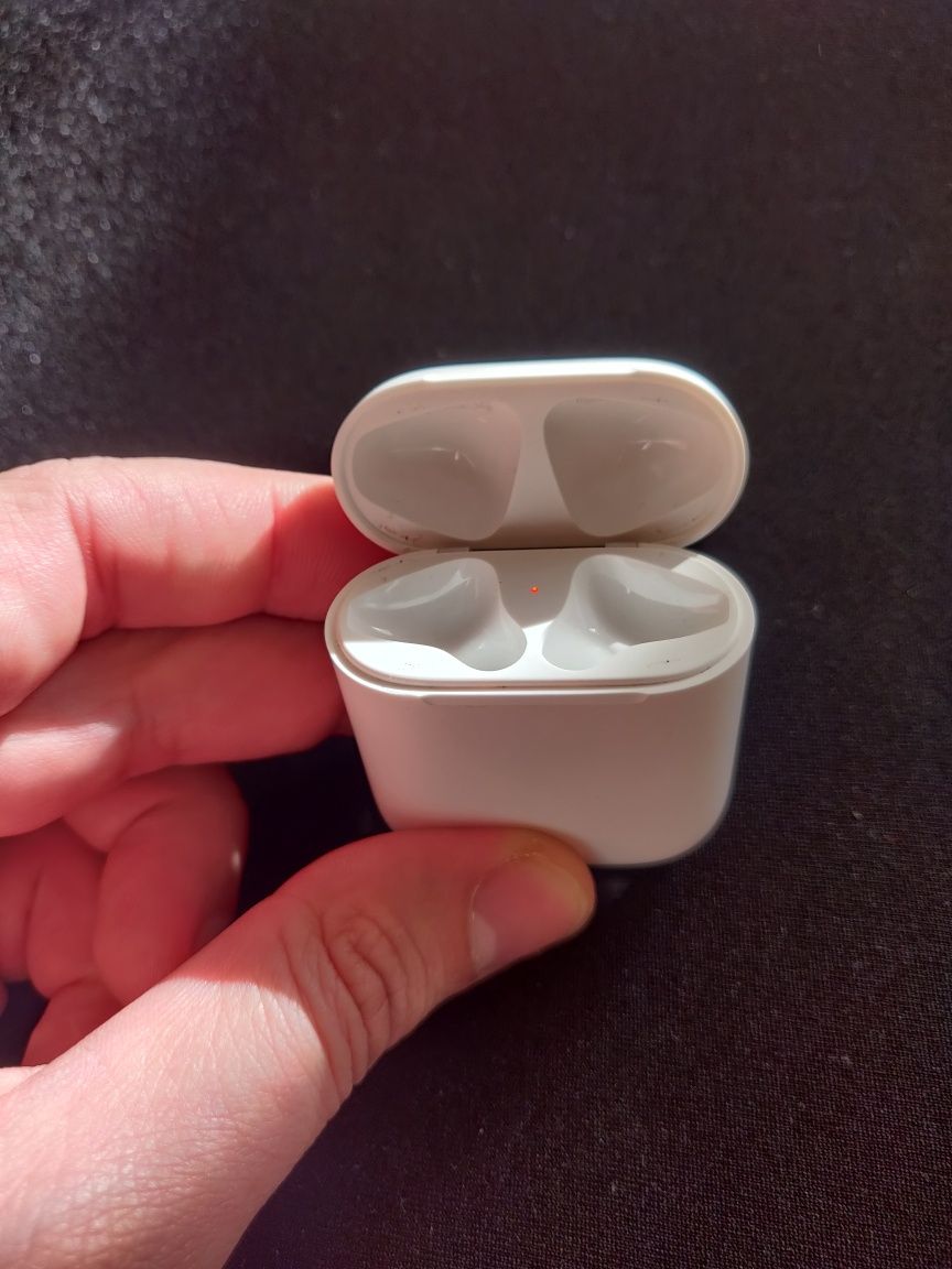 Carcasa originala  incarcare apple airpods 1 si 2 model a1602