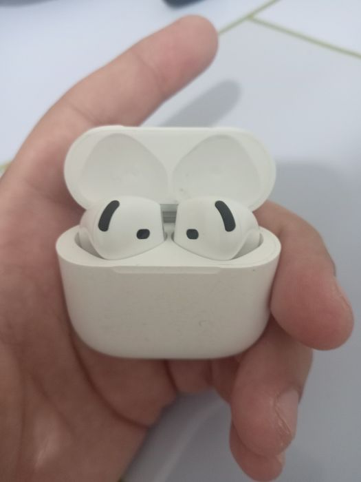 Продам AirPods 4