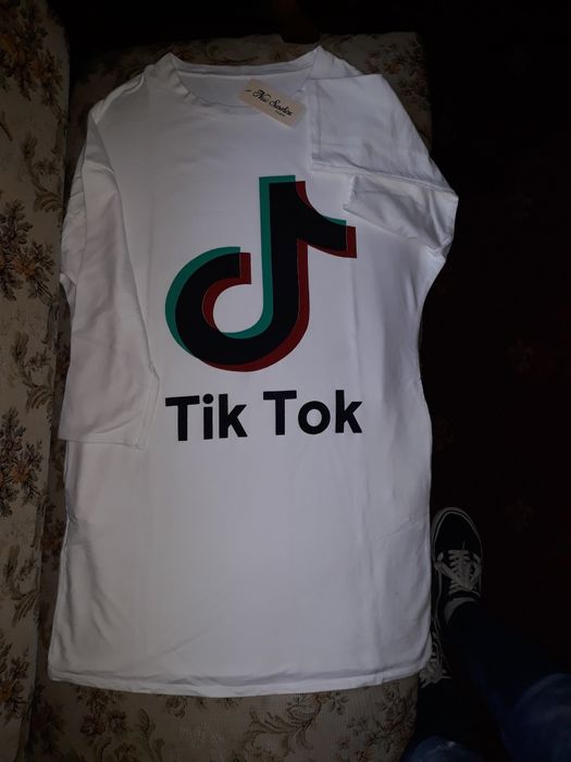 Tricou lung tik tok