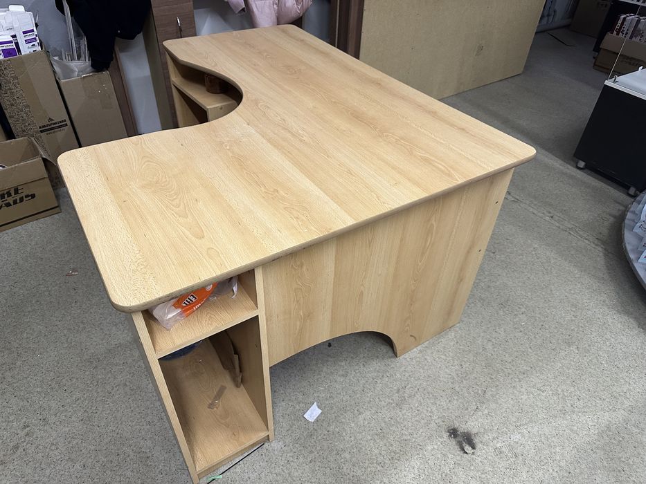 Стол рабочий в хорошем состоянии