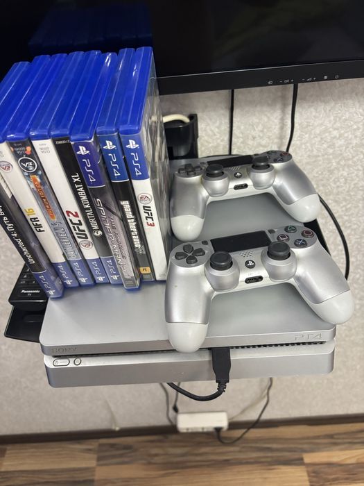 Плейстейшен 4 слим