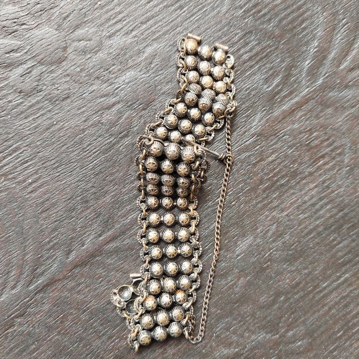 Интересна стара гривна СБХ