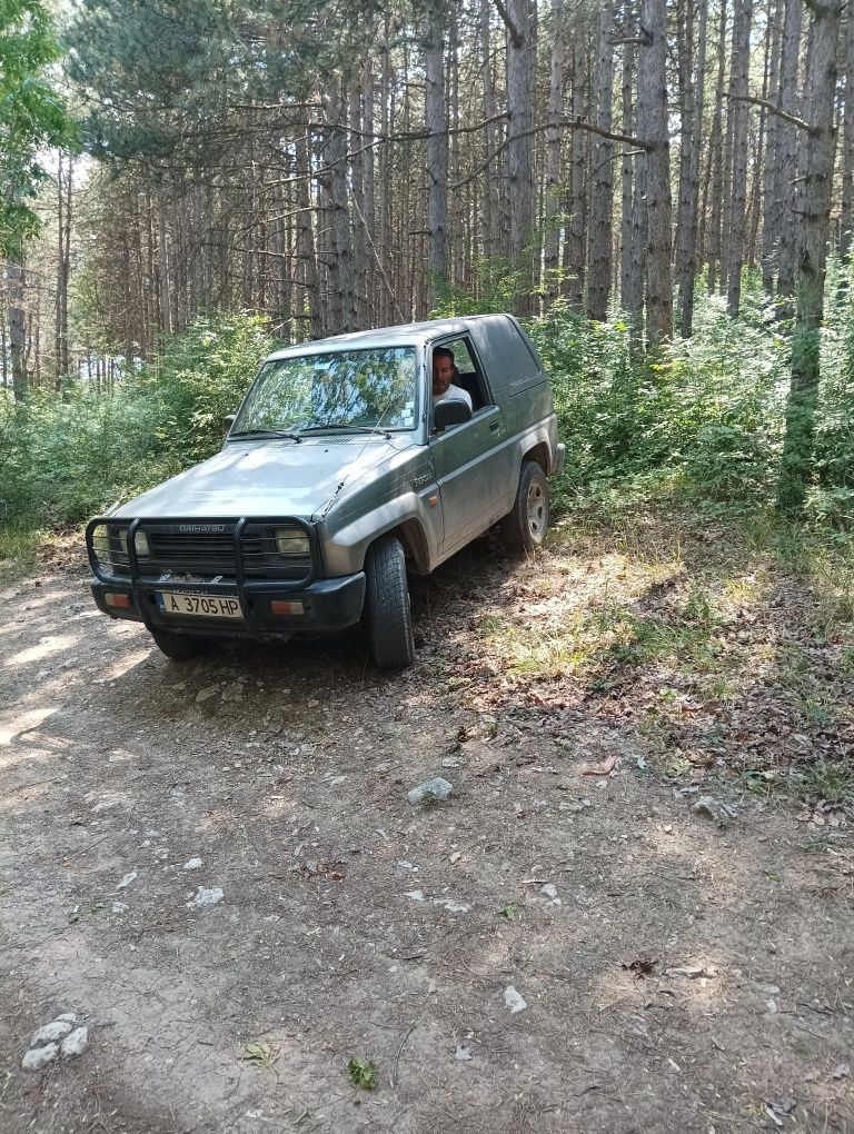 Продава се джип DAIHATSU FEROZA