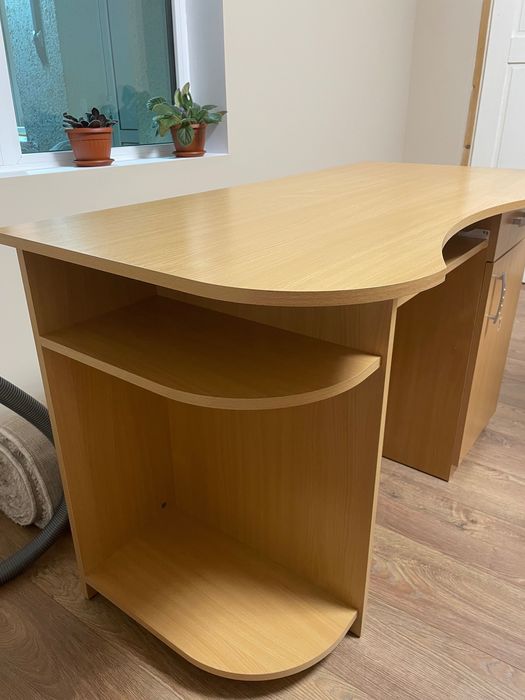 Продавам бюро, като ново