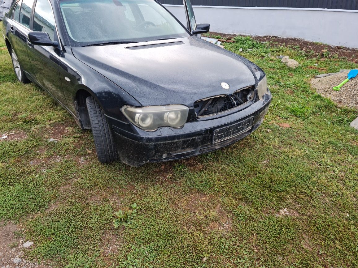 Dezmembrez BMW 735 i an 2003