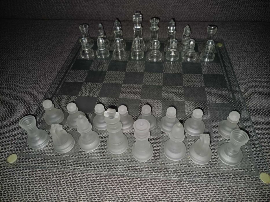 Șah din sticlă strategie