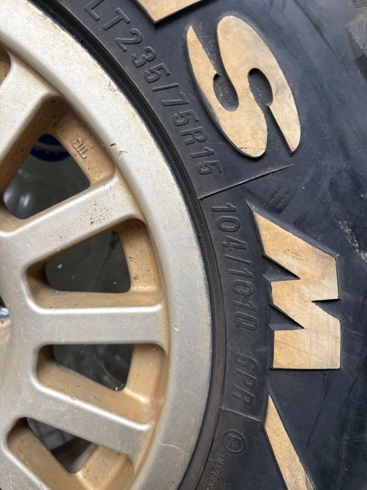 Джанти с гуми 235/75/15 за витара