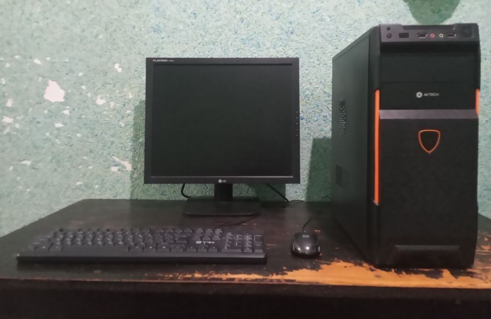 Kanpyuter sotiladi narxini kelishamiz