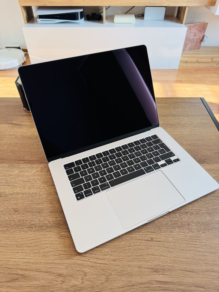 MacBook Air 15” M2 512GB SSD Silver - Като Нов