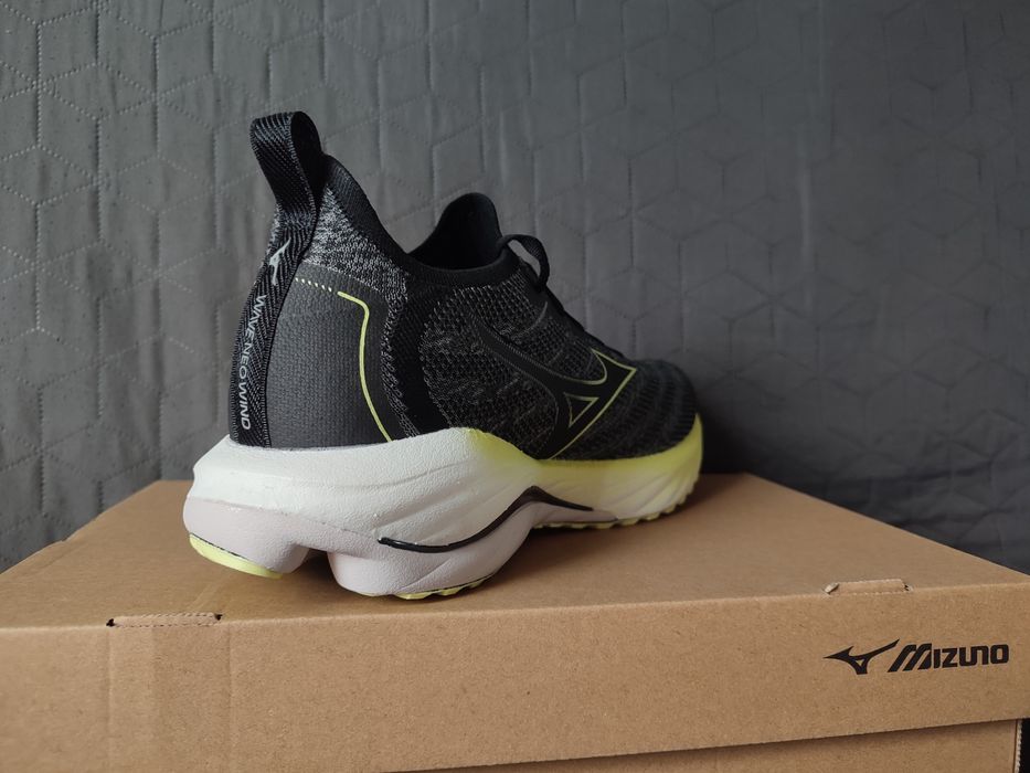 Mizuno Wave Neo Wind